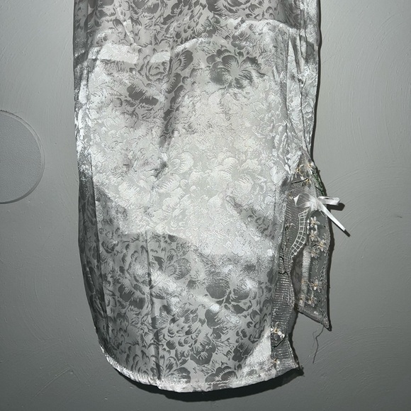 Silky Cut out dress - Picture 4 of 10